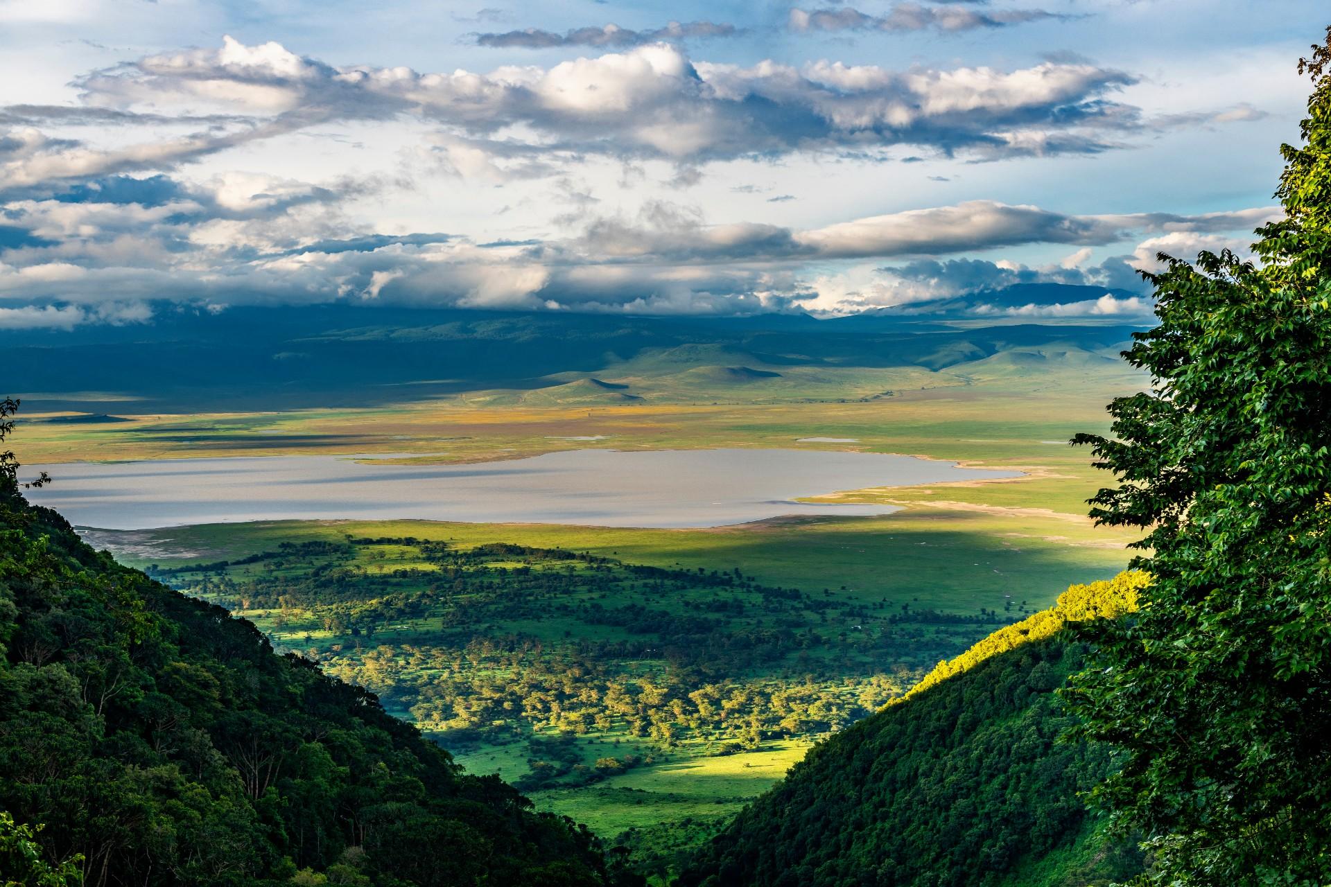 Walking  Ngorongoro Crater rim 
